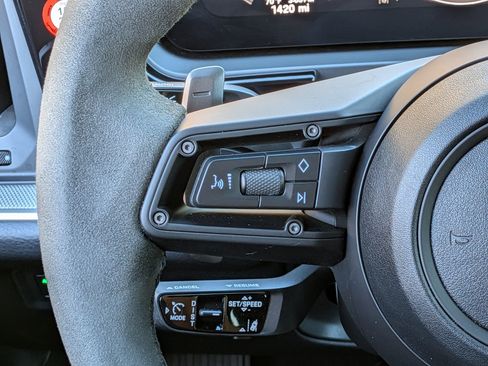 Certified 2025 Porsche Cayenne AWD/4WD image 8