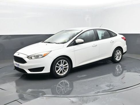 Used 2017 Ford Focus SE image 1
