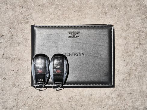 Used 2021 Bentley Bentayga AWD/4WD image 81