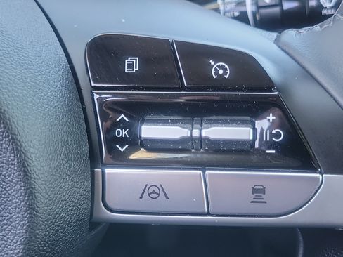 Certified 2023 Hyundai Elantra SEL w/ Convenience Package FWD image 9