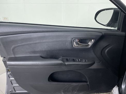 Used 2018 Toyota Avalon XLE image 10