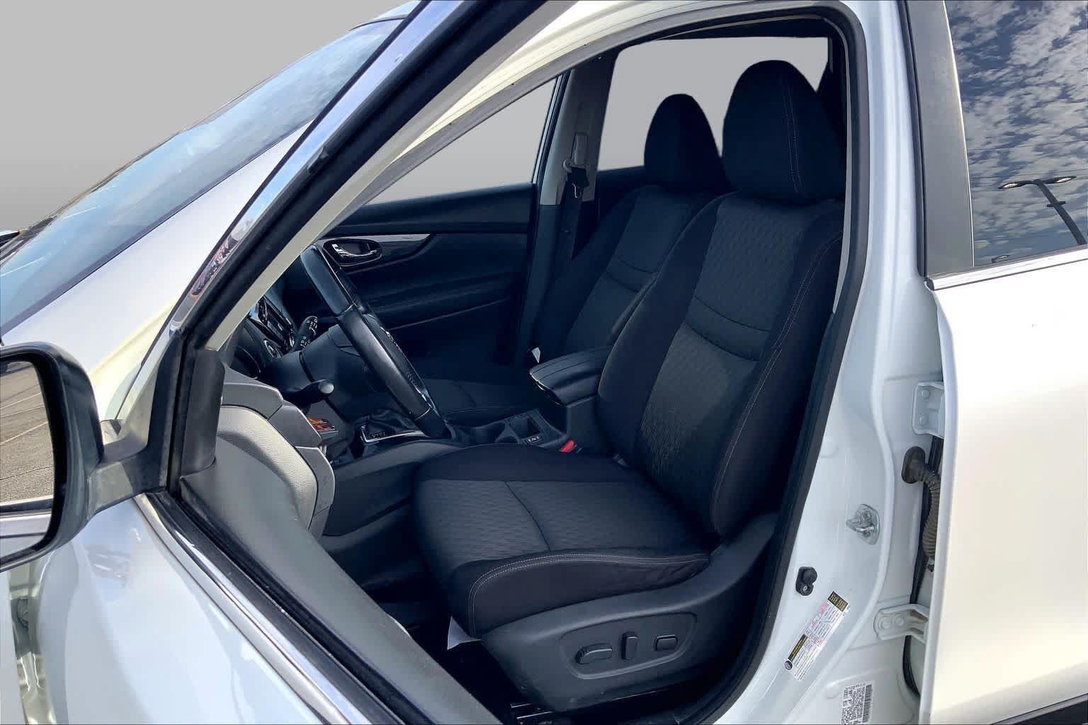 Used 2020 Nissan Rogue SV w/ Sun & Sound Touring Package AWD/4WD image 8