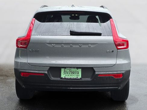 Certified 2024 Volvo XC40 B5 Core AWD/4WD image 6