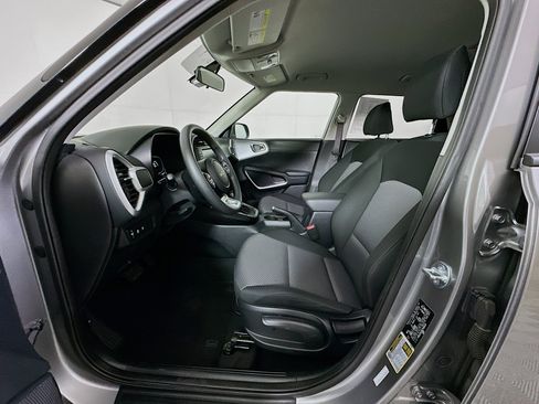 Used 2025 Kia Soul LX w/ LX Technology Package image 13
