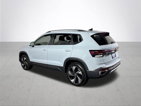 New 2025 Volkswagen Taos SE image 8