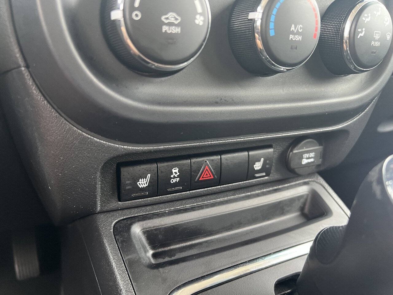 Used 2016 Jeep Patriot Latitude AWD/4WD image 18