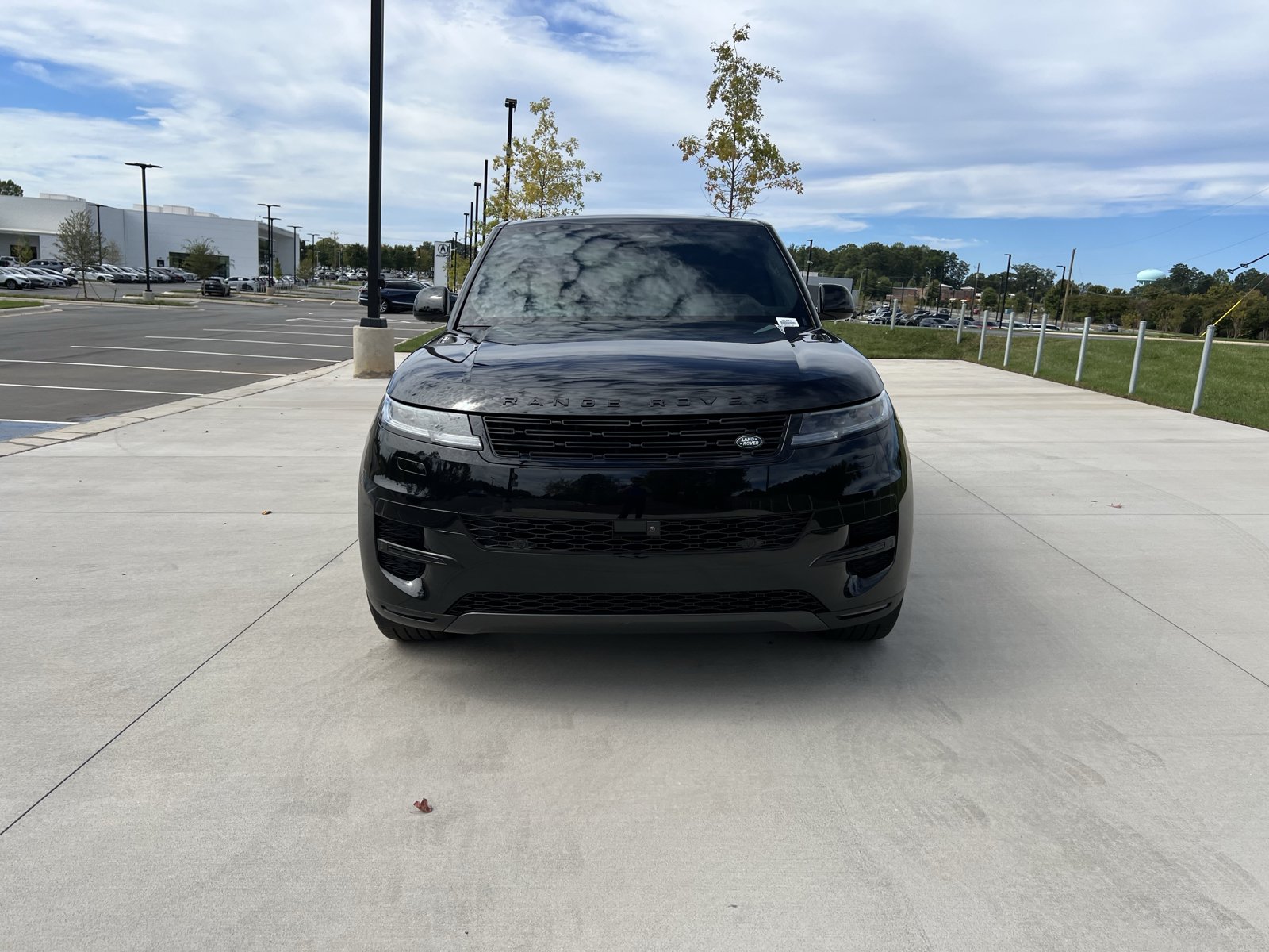 Used 2025 Land Rover Range Rover Sport SE AWD/4WD image 3