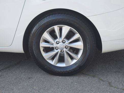 Used 2017 Kia Sedona LX w/ LX Essentials Premium Package FWD image 29
