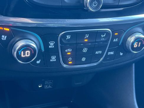 Used 2023 Chevrolet Traverse Premier AWD/4WD image 19
