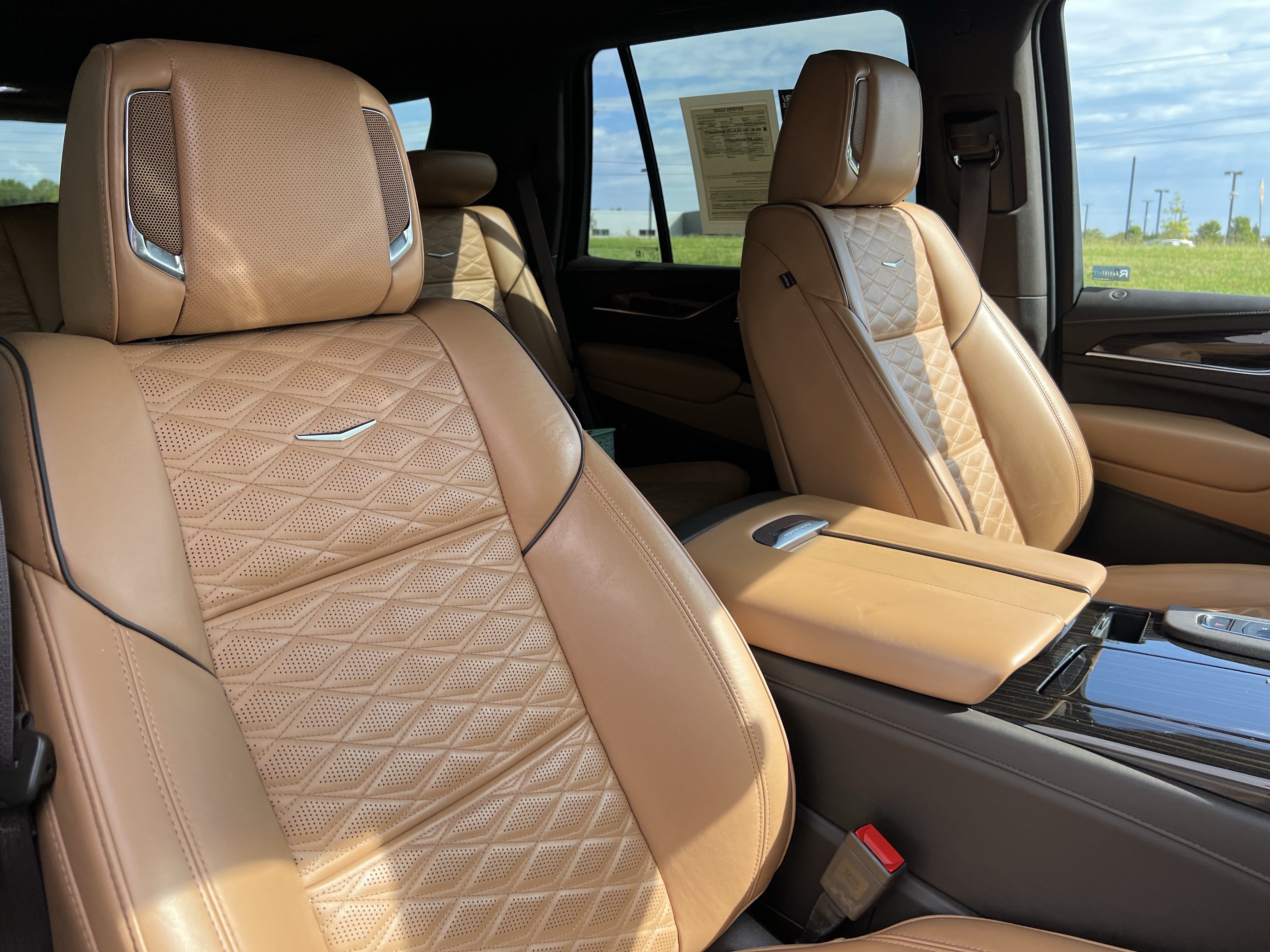 Used 2023 Cadillac Escalade Premium Luxury w/ LPO, Illumination Package AWD/4WD image 35