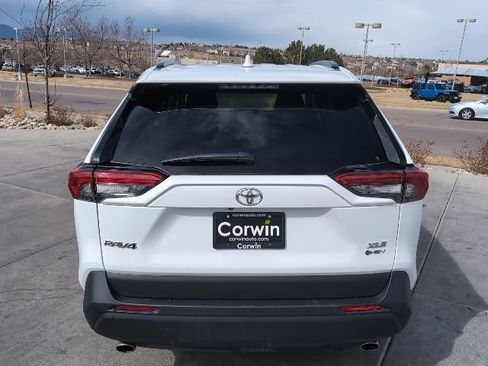 Used 2025 Toyota RAV4 XLE image 7