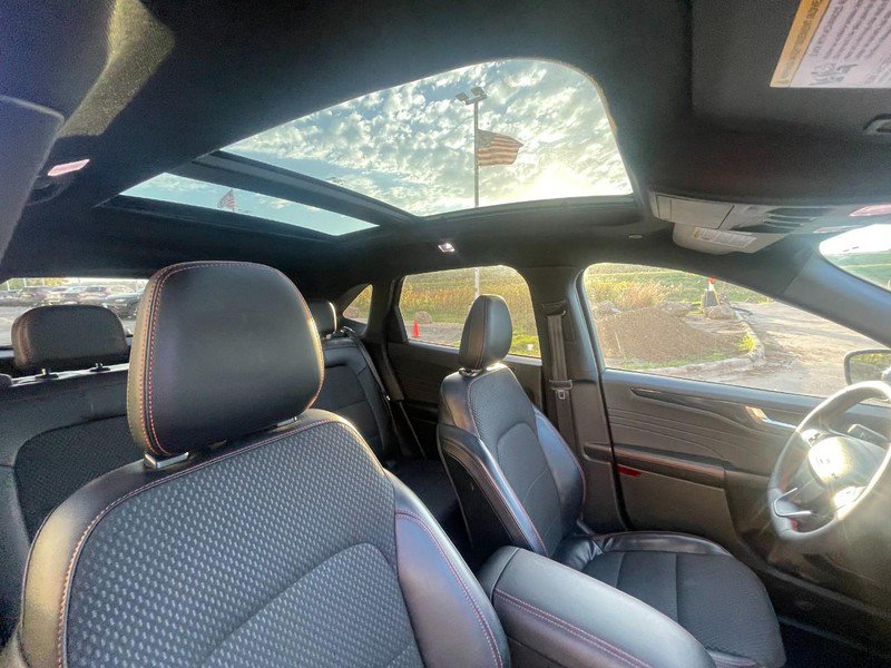 Used 2023 Ford Escape ST-Line w/ Tech Pack #1 AWD/4WD image 3