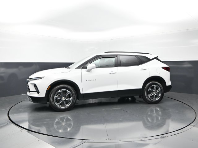 Used 2024 Chevrolet Blazer LT w/ Convenience Package FWD image 3