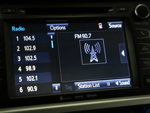 Used 2017 Toyota Highlander XLE AWD/4WD image 21