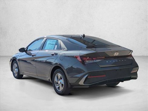 New 2026 Hyundai Elantra SE FWD image 9