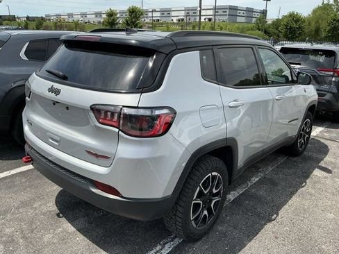 Used 2024 Jeep Compass Trailhawk AWD/4WD image 7