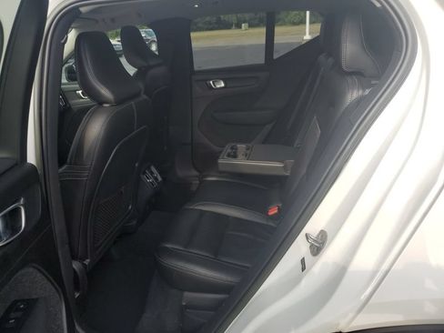 Used 2023 Volvo XC40 B5 Plus AWD/4WD image 6