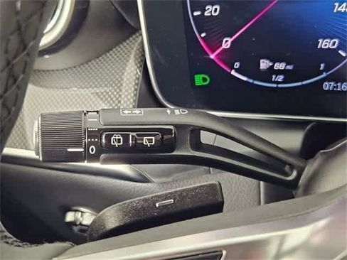 Used 2025 Mercedes-Benz GLC 300 4MATIC image 49