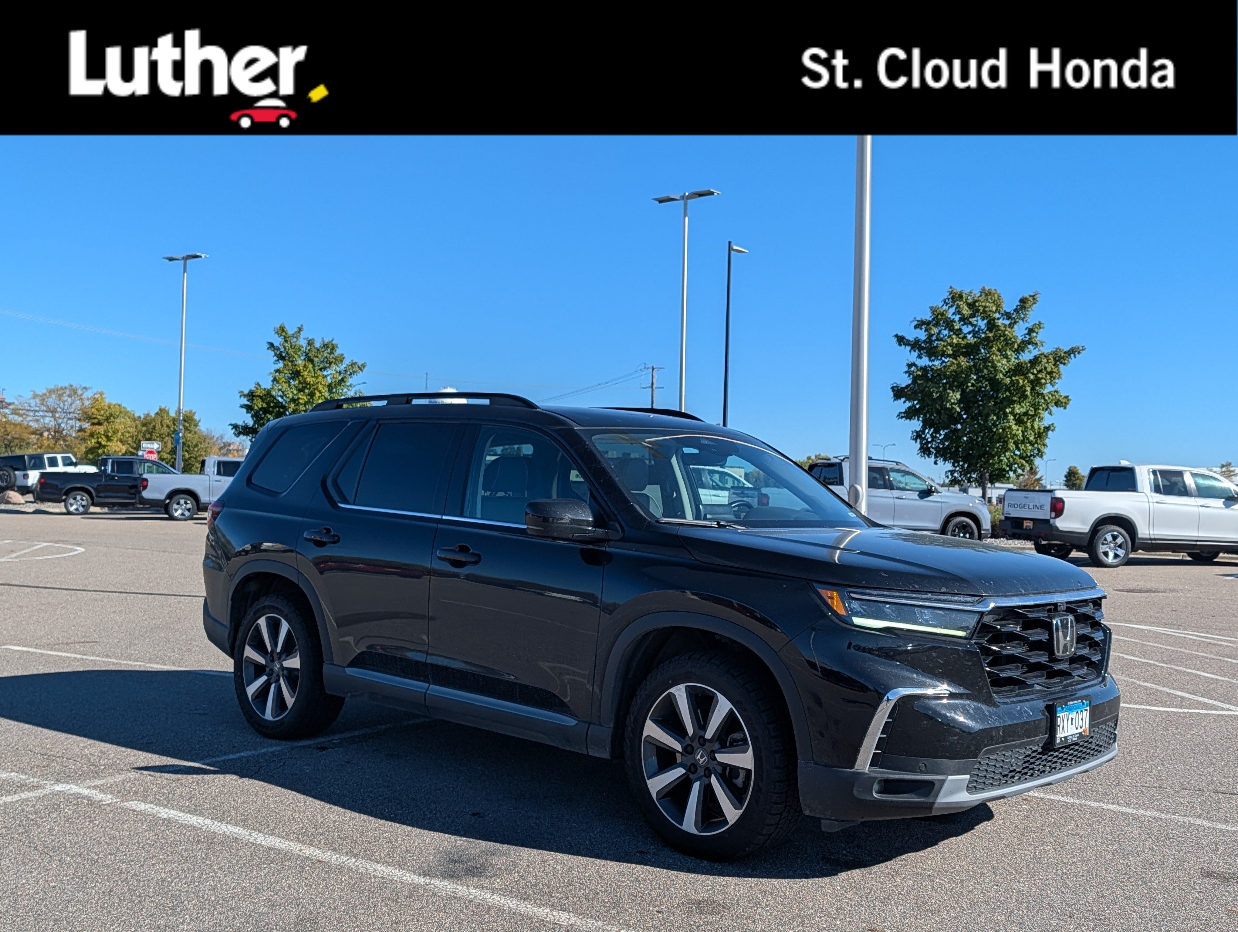 Used 2023 Honda Pilot Elite image 1