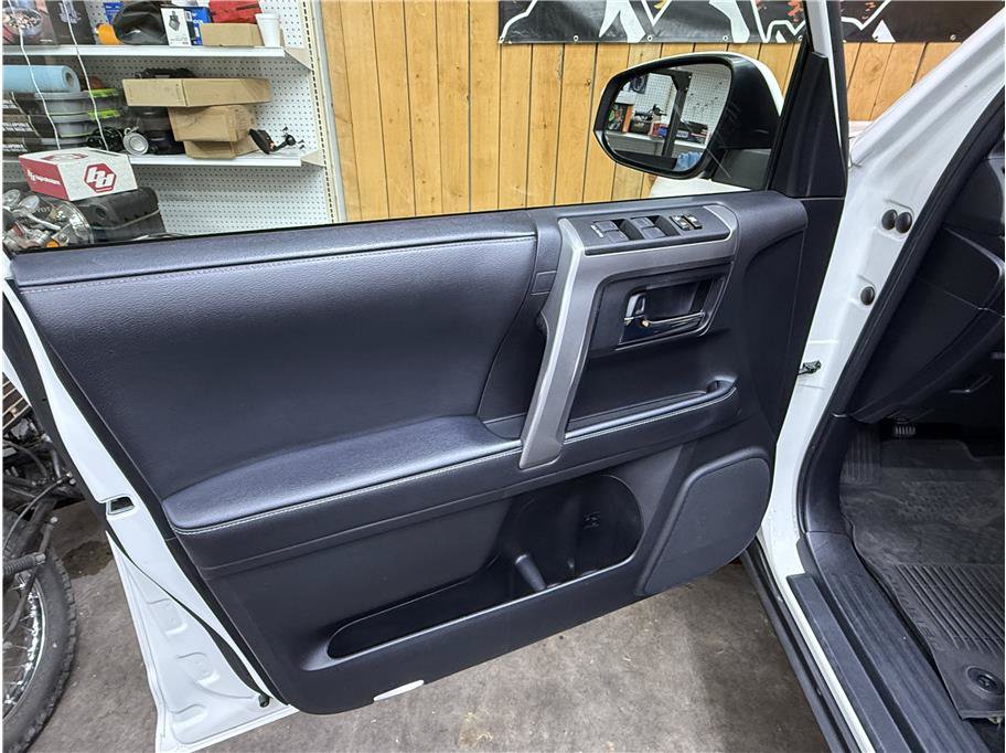 Used 2023 Toyota 4Runner SR5 AWD/4WD image 9