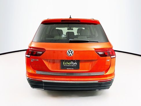 Used 2018 Volkswagen Tiguan SE w/ Panoramic Sunroof Package image 7