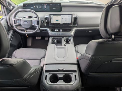 New 2026 Ford Expedition Platinum image 10