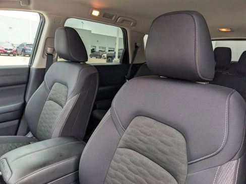 Used 2025 Nissan Pathfinder SV FWD image 10