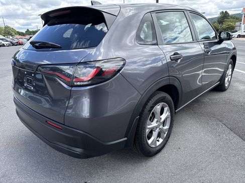 Used 2023 Honda HR-V LX image 3
