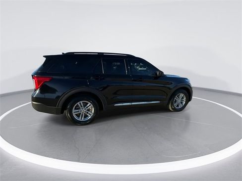 Used 2021 Ford Explorer XLT image 12