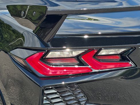 Used 2025 Chevrolet Corvette Stingray Coupe w/ Z51 Performance Package RWD image 32