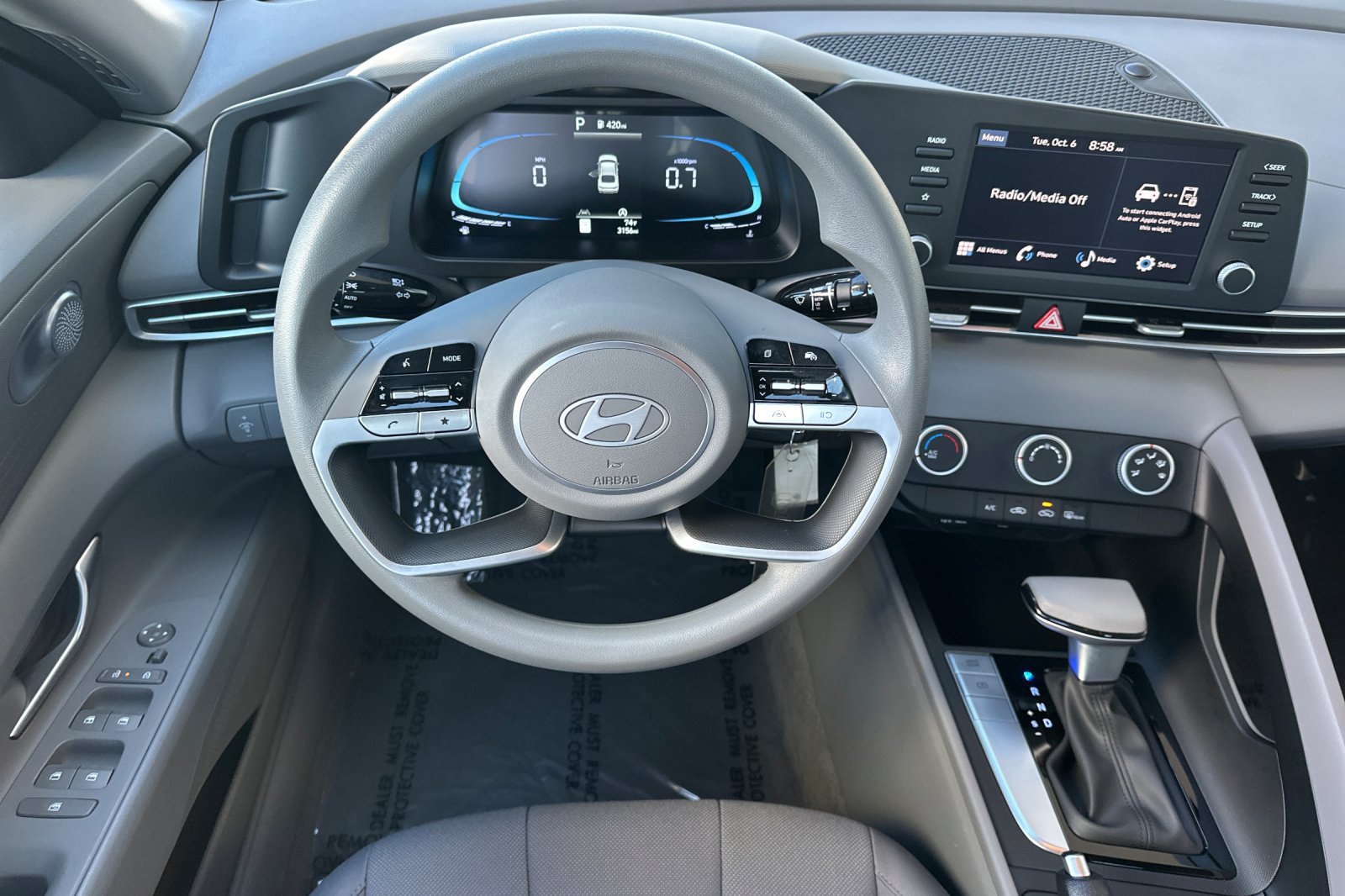 Certified 2026 Hyundai Elantra SE FWD image 17
