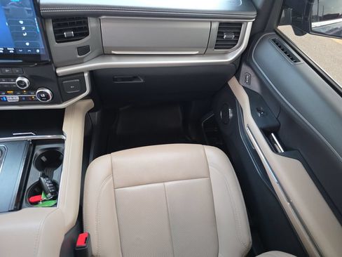 Used 2022 Ford Expedition Max XLT AWD/4WD image 16