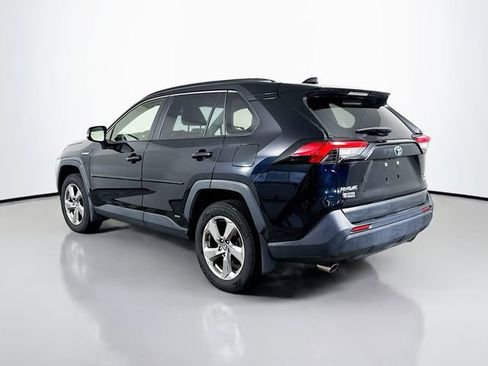 Used 2021 Toyota RAV4 XLE Premium image 4