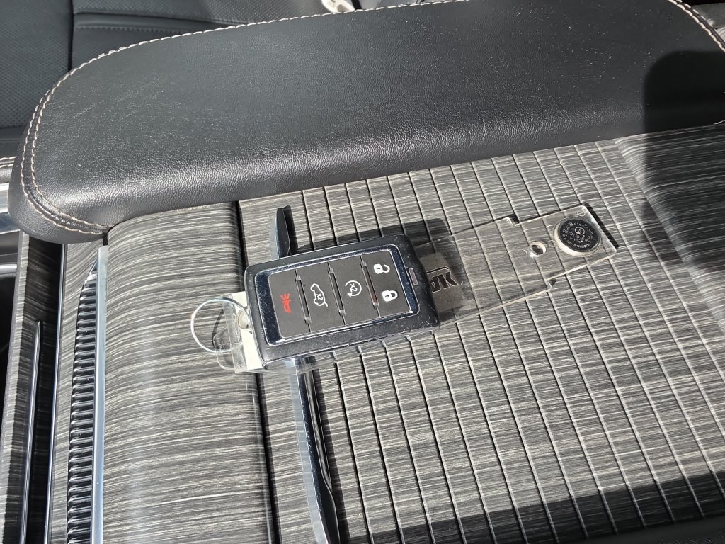 Used 2024 Jeep Wagoneer L Series II w/ Flexible Seating Group AWD/4WD image 30