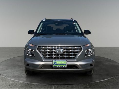 Used 2025 Hyundai Venue Limited FWD image 2