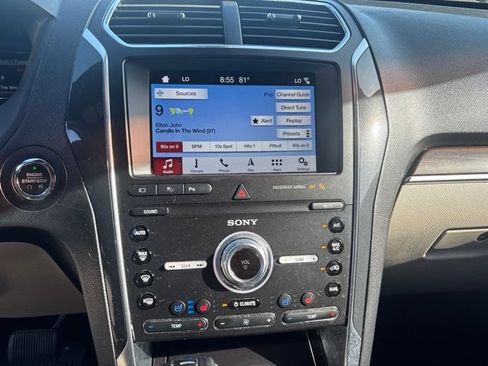 Used 2019 Ford Explorer Limited w/ Ford Safe & Smart Package FWD image 12
