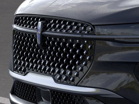 Used 2025 Lincoln Nautilus Premier image 17