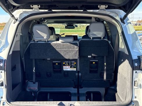 Used 2023 Toyota Sienna XLE image 13