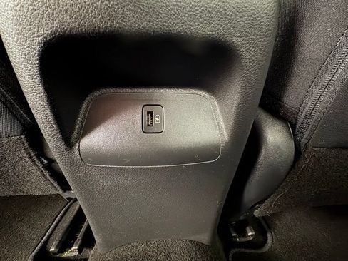 Used 2025 Nissan Sentra SR FWD image 11