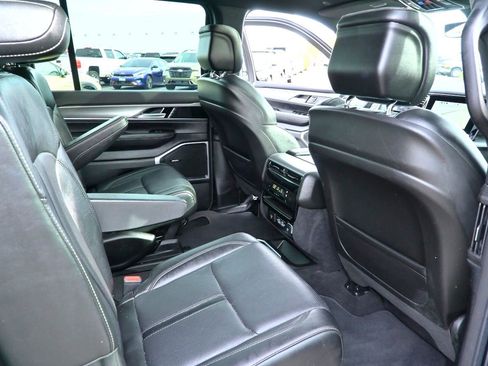 Used 2023 Jeep Wagoneer Series II image 25