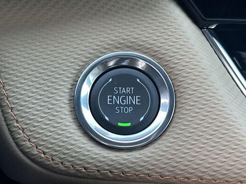 New 2026 Chevrolet Equinox ACTIV w/ LPO, Floor Liner Package image 9