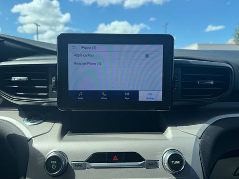 Certified 2024 Ford Explorer XLT RWD image 13