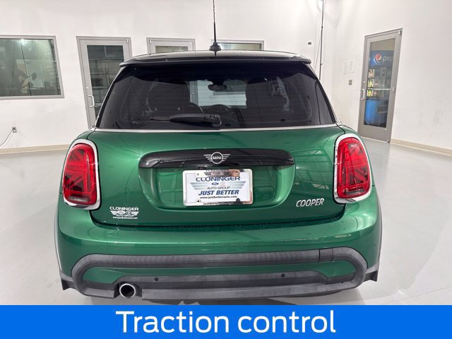 Used 2022 MINI Cooper 2-Door Hardtop FWD image 8