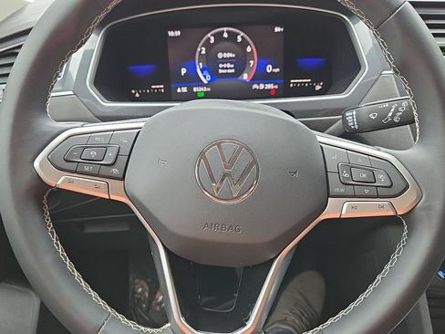 Used 2022 Volkswagen Tiguan SE FWD image 26