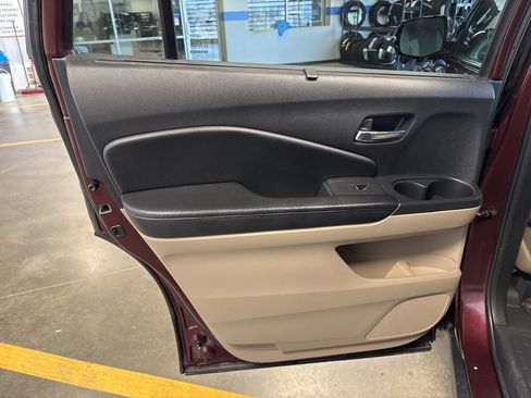 Used 2016 Honda Pilot Touring image 27