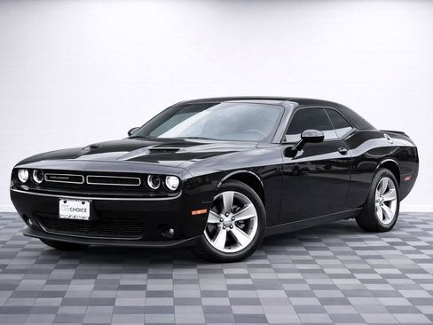 Used 2021 Dodge Challenger SXT w/ Driver Convenience Group image 1