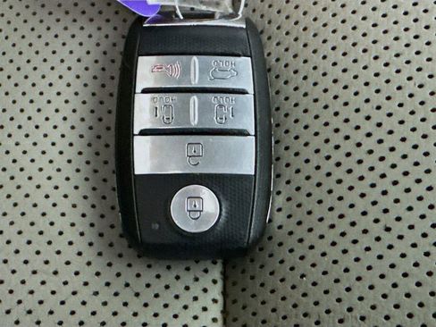Used 2016 Kia Sedona EX image 36