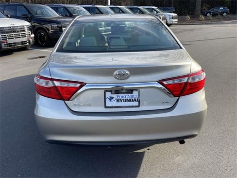 Used 2015 Toyota Camry LE image 6