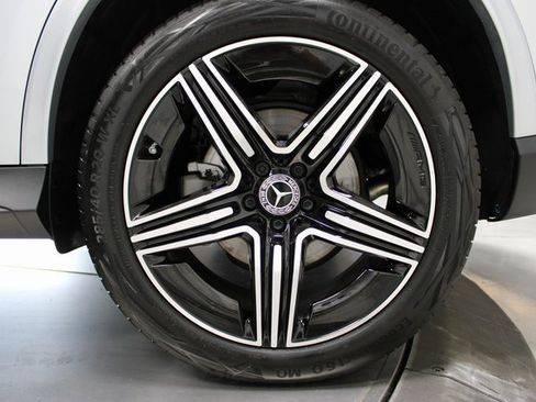 Used 2024 Mercedes-Benz GLC 300 image 37