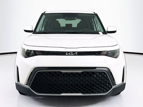 Used 2025 Kia Soul LX w/ LX Technology Package image 2